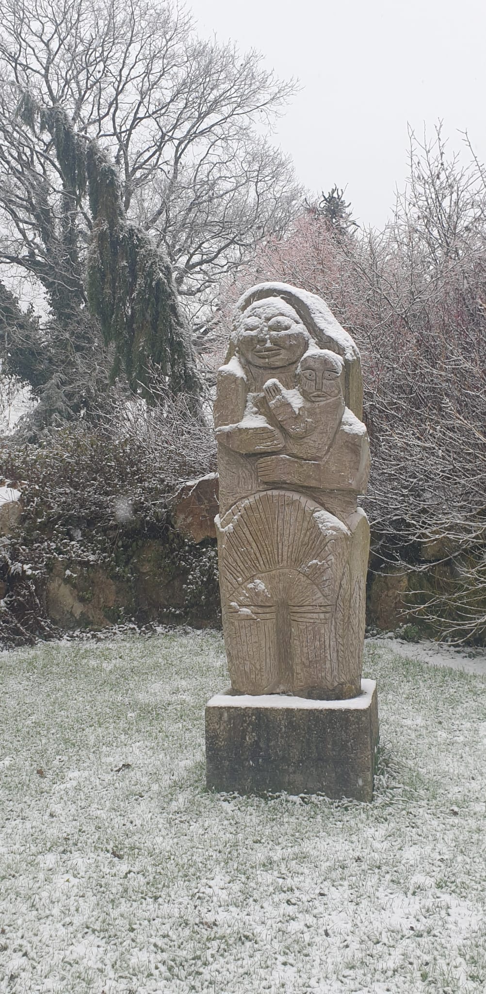 Sculpture de Pierre Amourette sous la neige