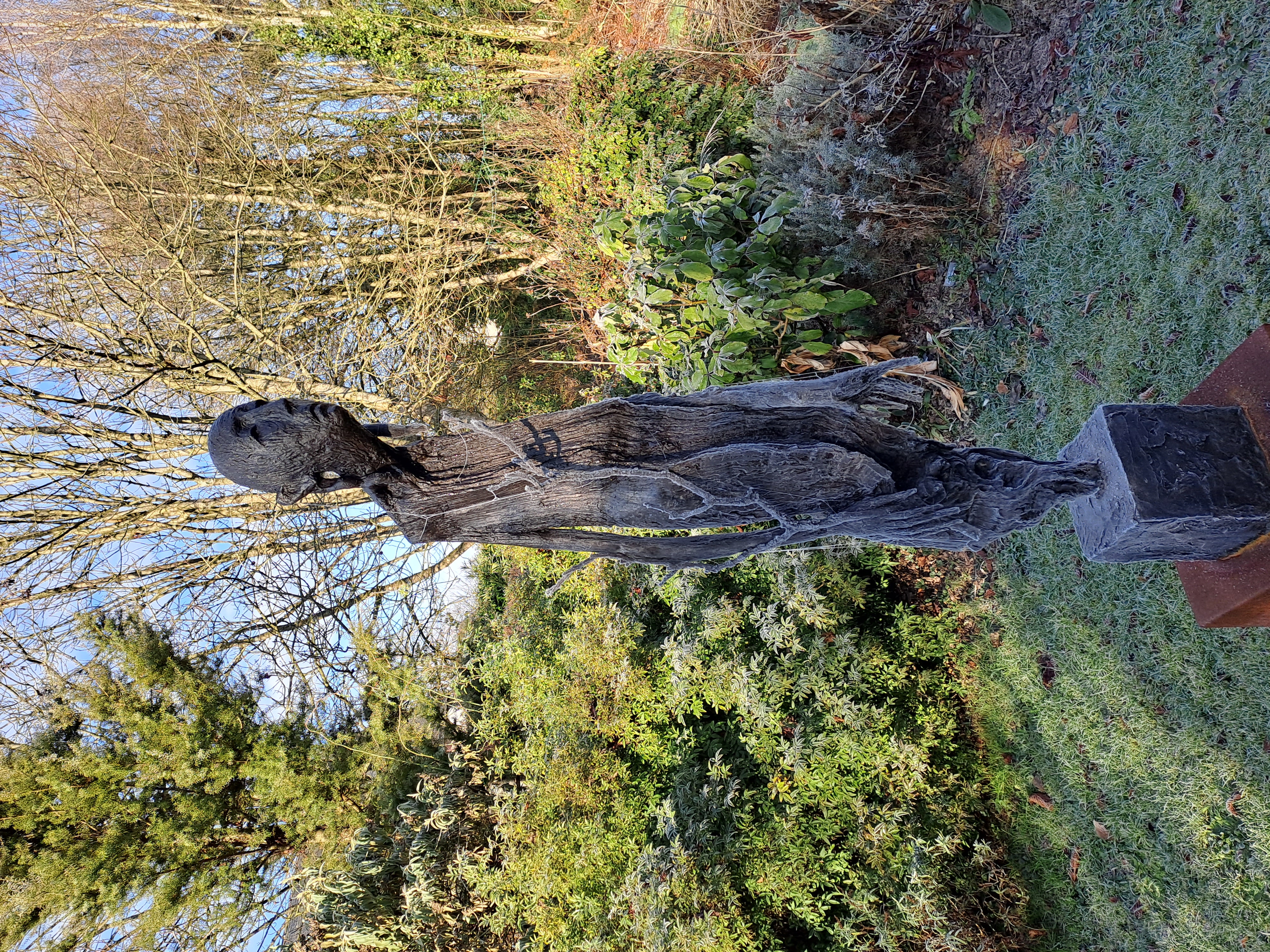 Sculpture de Marc Petit dans le jardin