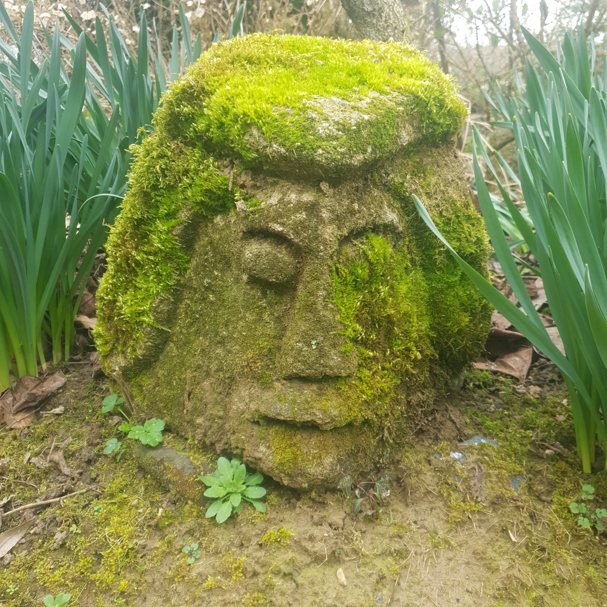 Sculpture de Roland Vincent dans le jardin